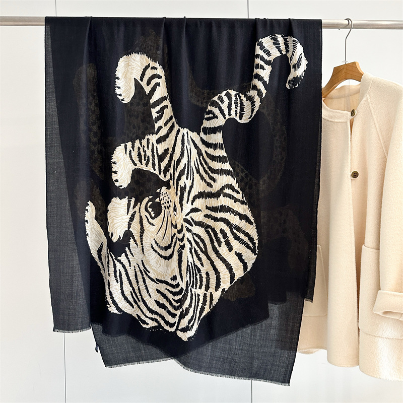 Lion Print Kwastjes Kasjmier L - Winter Clothing Hong Kong recensie en prijs